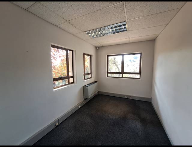 137M² OFFICE TO LET IN HYDE PARK